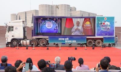 যাত্রা শুরু করল ভোটের গাড়ি সুপার ক্যারাভান