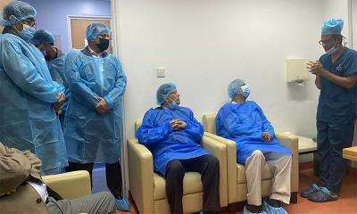 বেগম খালেদা জিয়ার স্বাস্থ্যের খোঁজ নিতে এভারকেয়ারে প্রধান উপদেষ্টা