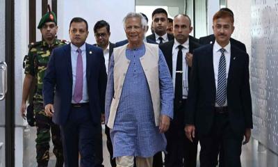 ইতালি থেকে দেশে ফিরেছেন প্রধান উপদেষ্টা