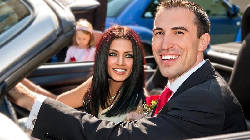 অভিনেএী সেলিনা স্বামীর বিরুদ্ধে মামলা কত কোটি দাবি করলেন