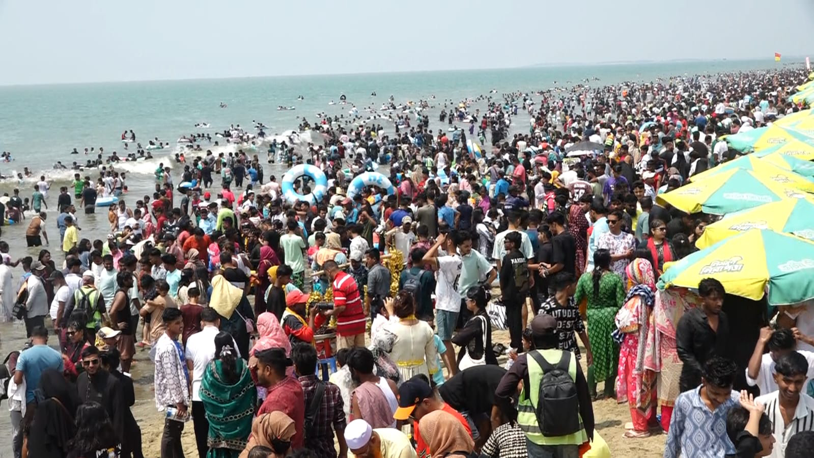 ঈদের ছুটিতে এবার কক্সবাজারে ভরপুর পর্যটক