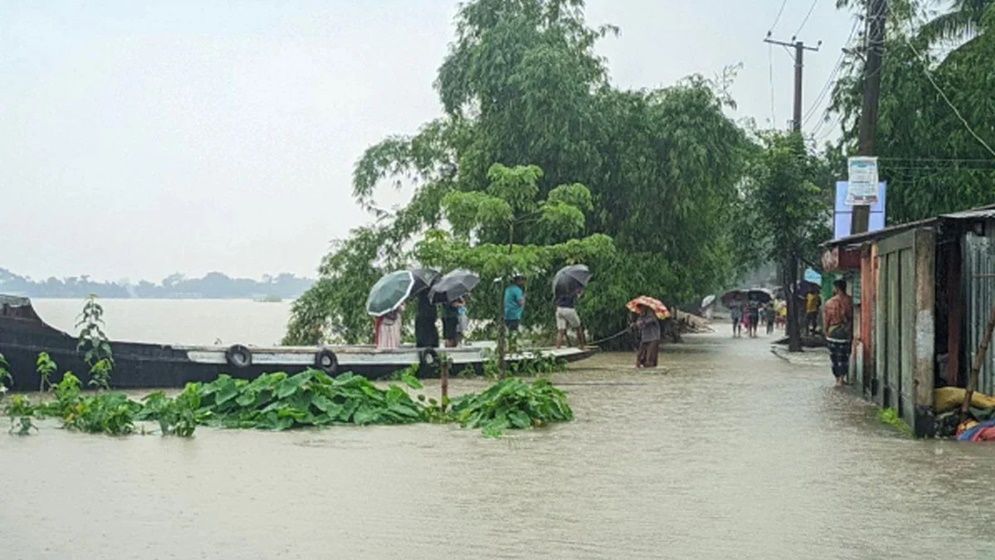 আগাম বন্যা ধেয়ে আসছে বিপৎসীমার ওপরে দেশের ৭ নদীর পানি