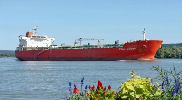 চট্টগ্রাম বন্দরে আরও ৩০ হাজার টন তেল নিয়ে ভিড়লো জাহাজ