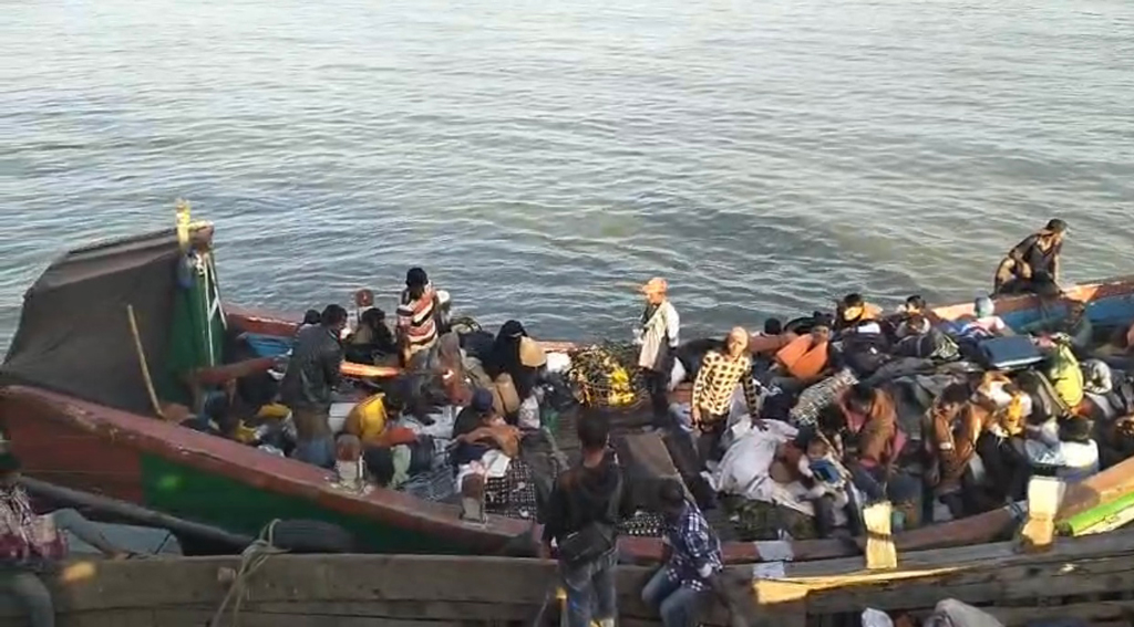 ছেঁড়াদ্বীপে বেপরোয়া পর্যটক, সামলাতে হিমশিম অবস্থা কর্তৃপক্ষের