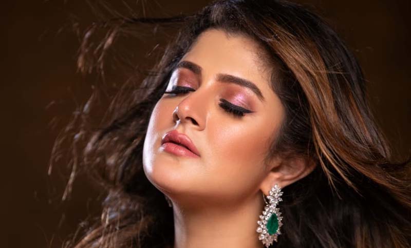 শ্রাবন্তী এখনো ভালোবাসায় বিশ্বাস করেন