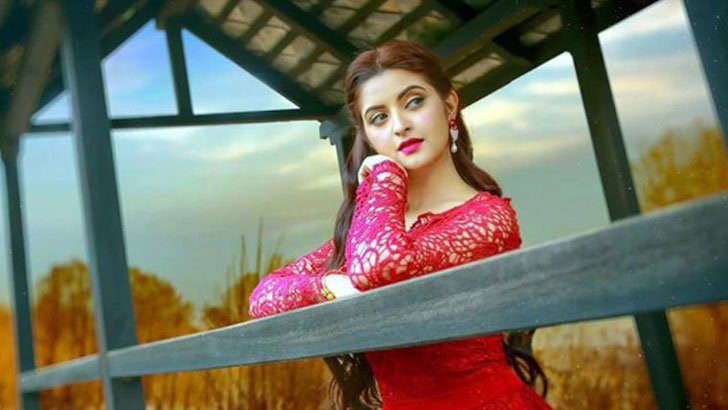 পরীমনিকে দফায় দফায় রিমান্ড, নিঃশর্ত ক্ষমা চাইলেন দুই বিচারক