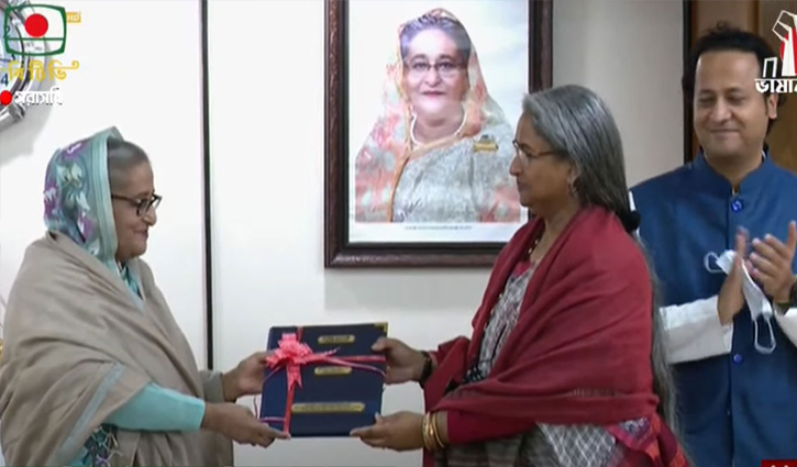 এইচএসসির ফল প্রধানমন্ত্রীর কাছে হস্তান্তর